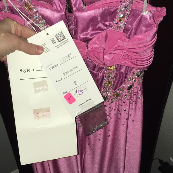 💗 Gorgeous pink Embellished Gown - Picture 4 of 6